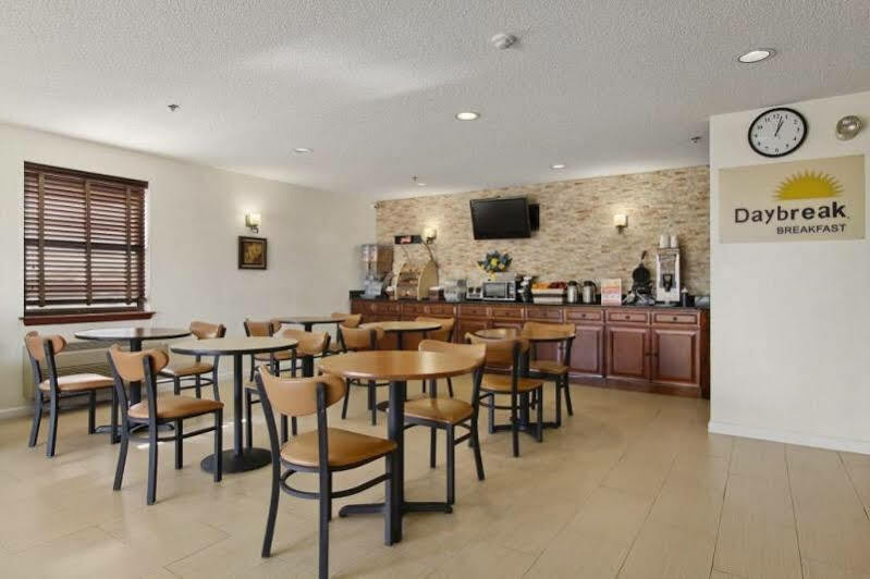 Days Inn By Wyndham Lancaster Pa Dutch Country Ronks Esterno foto
